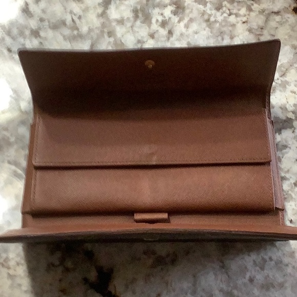 Authentic Louis Vuitton wallet - Picture 5 of 16